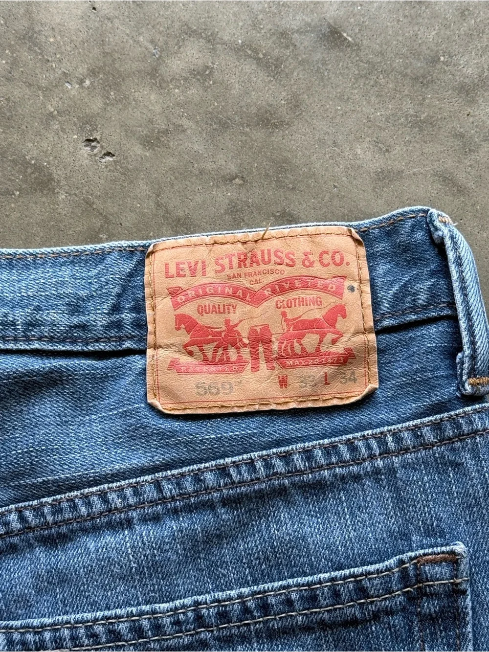 Levi’s 569 Jean Shorts Mens 34 Blue Light Wash Denim Cut Off Fringe Raw Edge